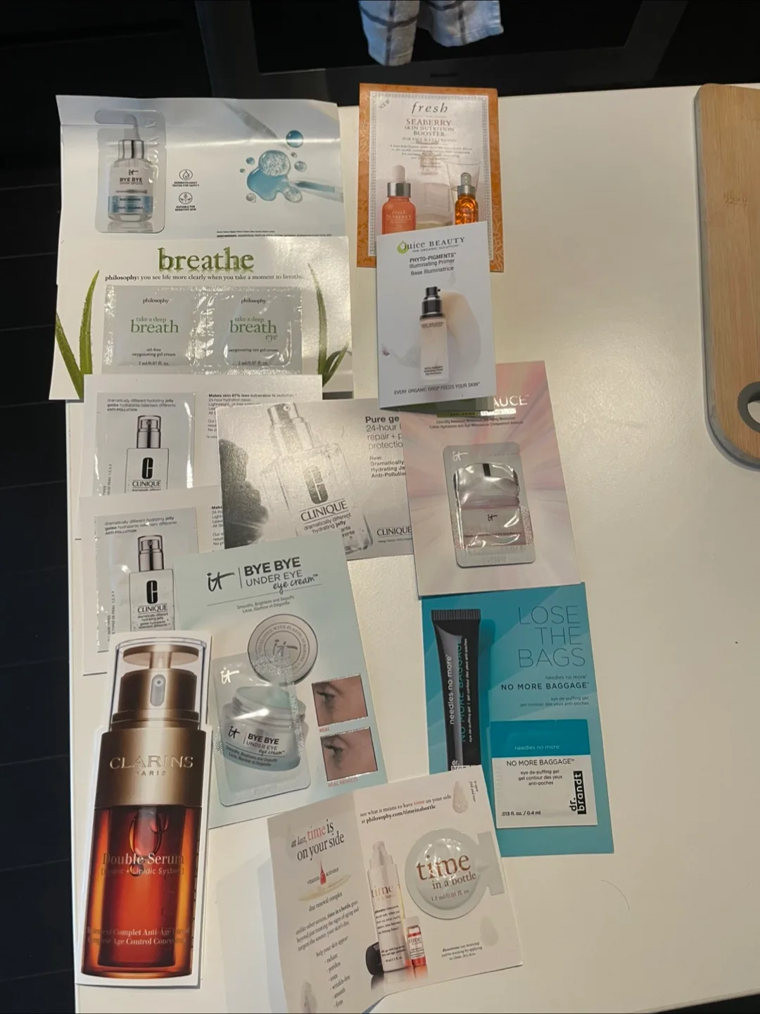 Skincare Samples: Clarins, Clinique, IT Cosmetics & More! thumbnail