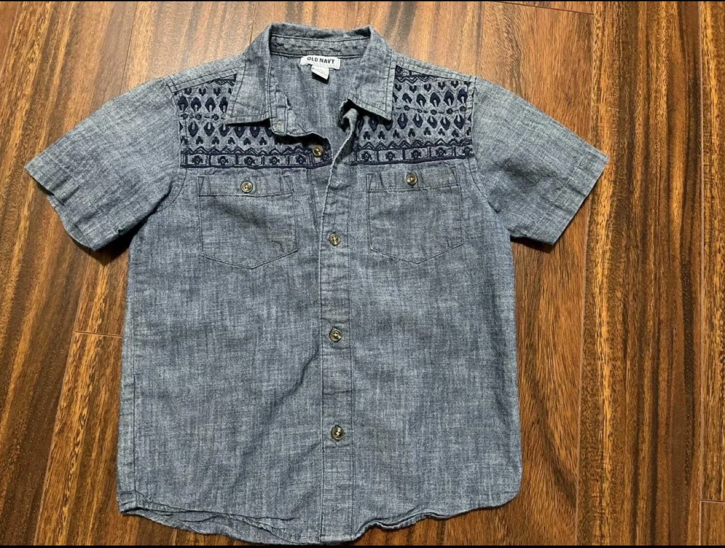Boys Old Navy small short sleeve button down chambray shirt thumbnail