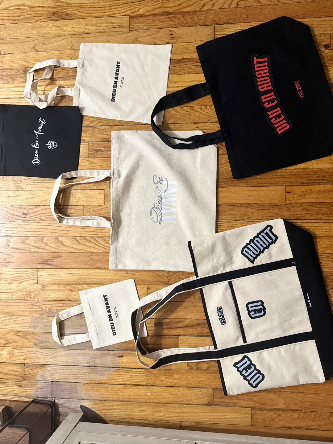 Dieu En Avant clothing T-Shirts & Tote Bags image indicator(2)