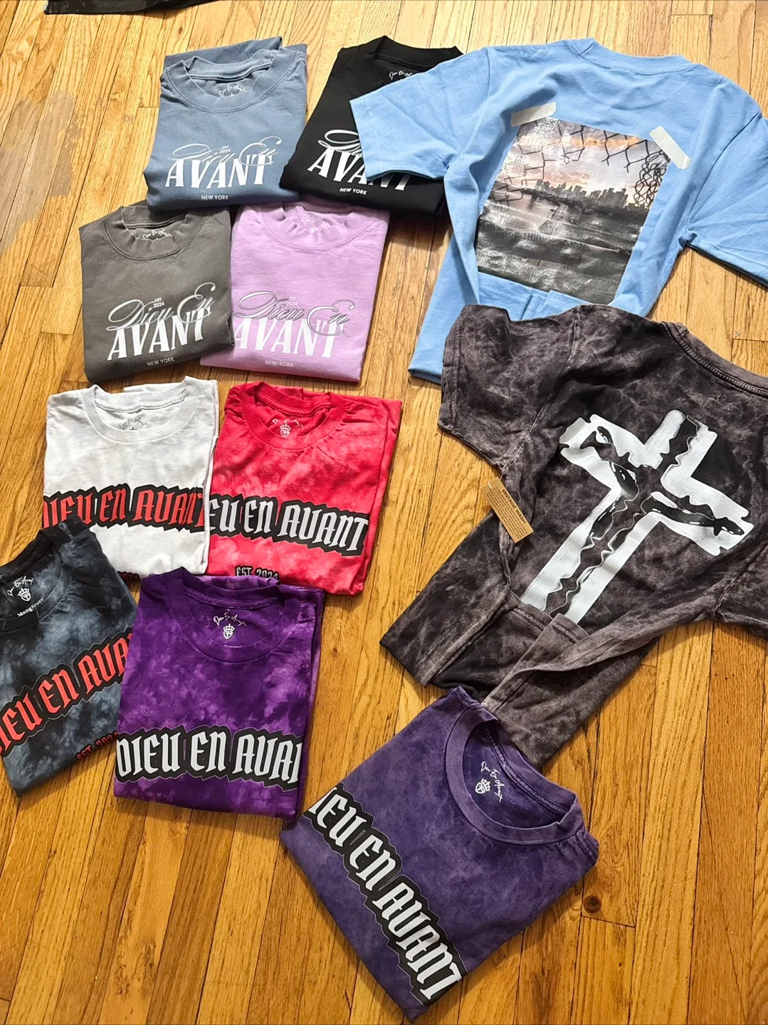 Dieu En Avant clothing T-Shirts & Tote Bags image indicator(3)