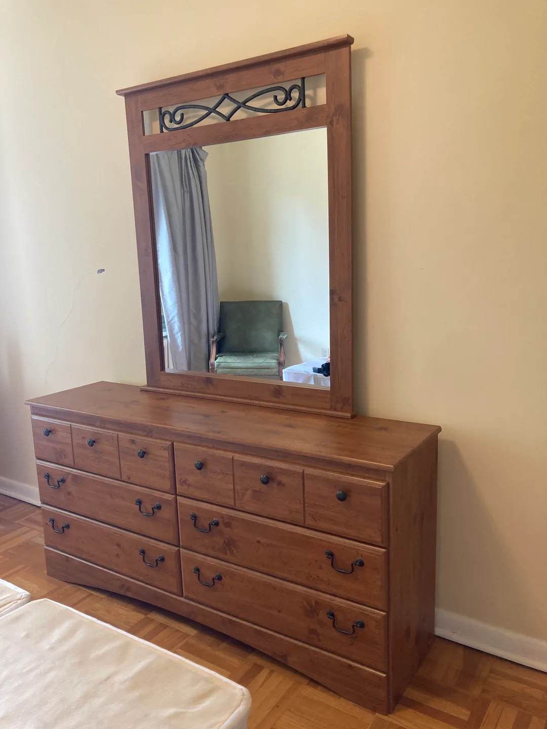Wooden Dresser with Mirror image indicator(2)