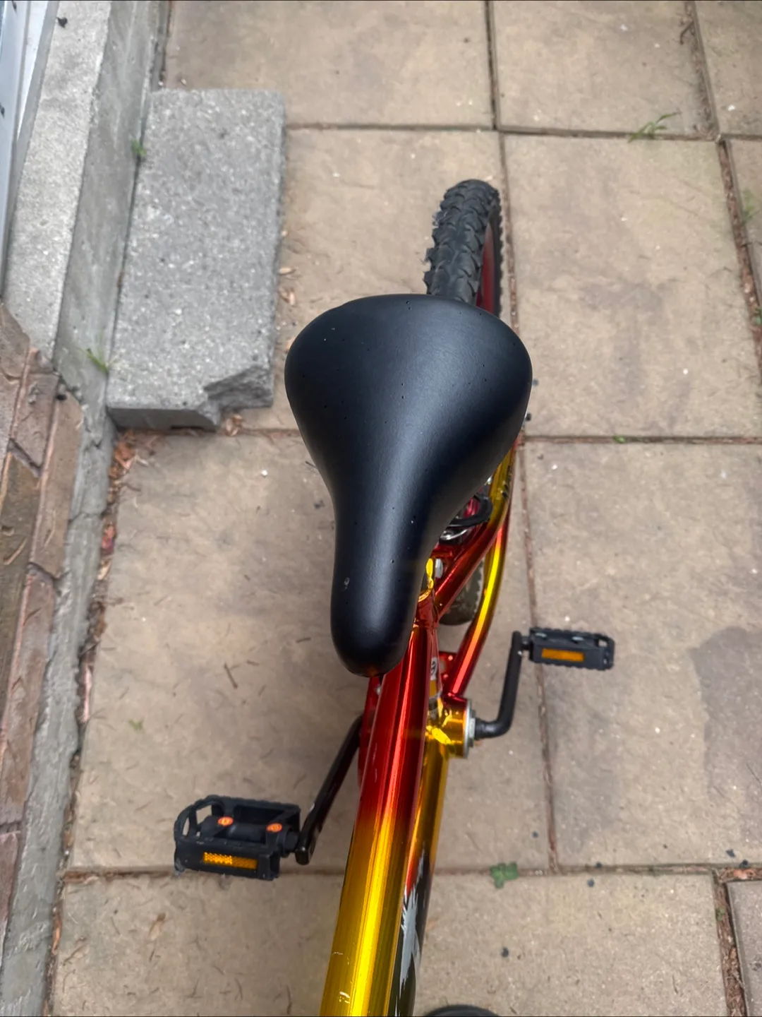 Movelo Kids' Bike - Red and Gold image indicator(7)