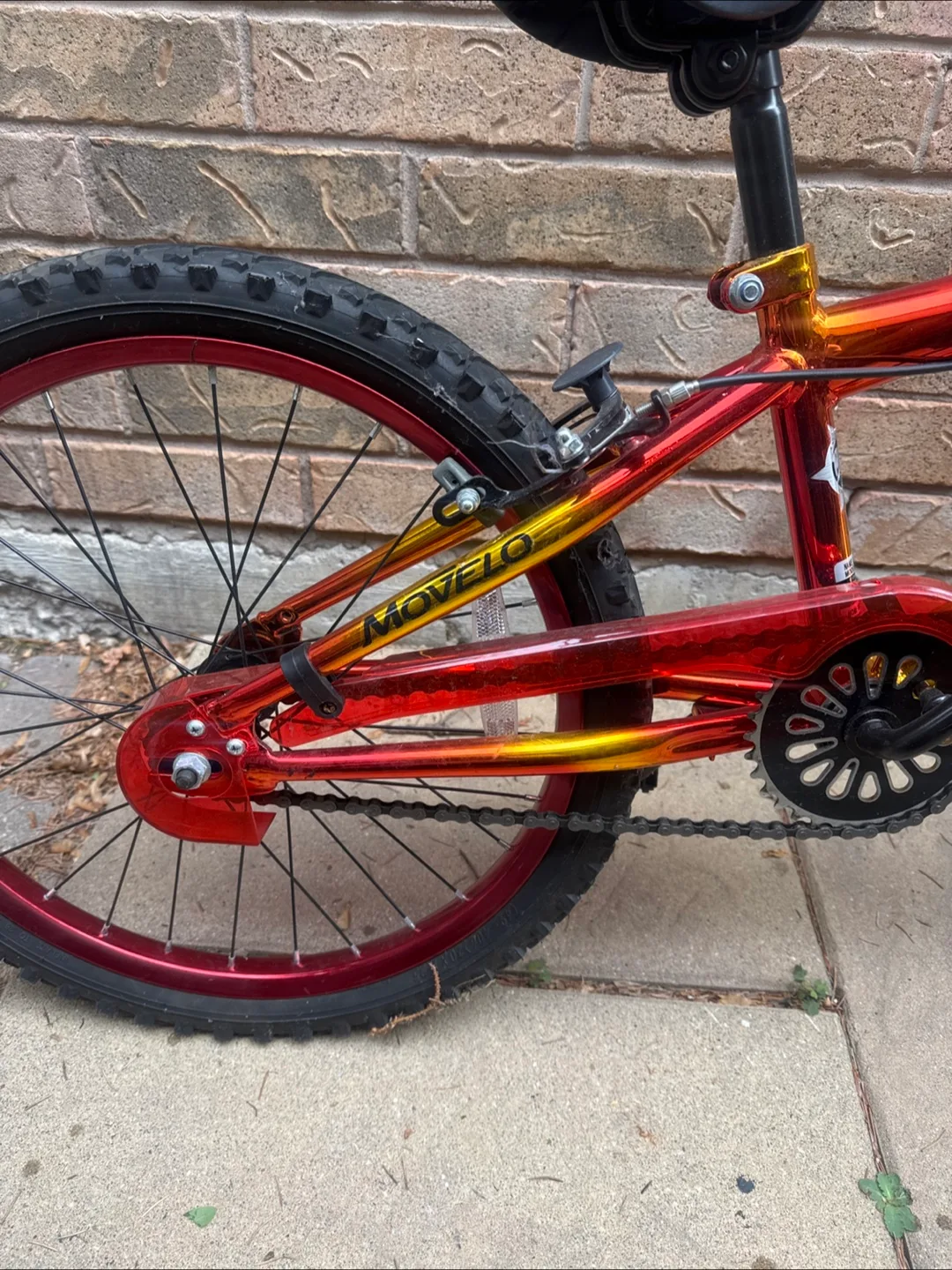 Movelo Kids' Bike - Red and Gold image indicator(9)