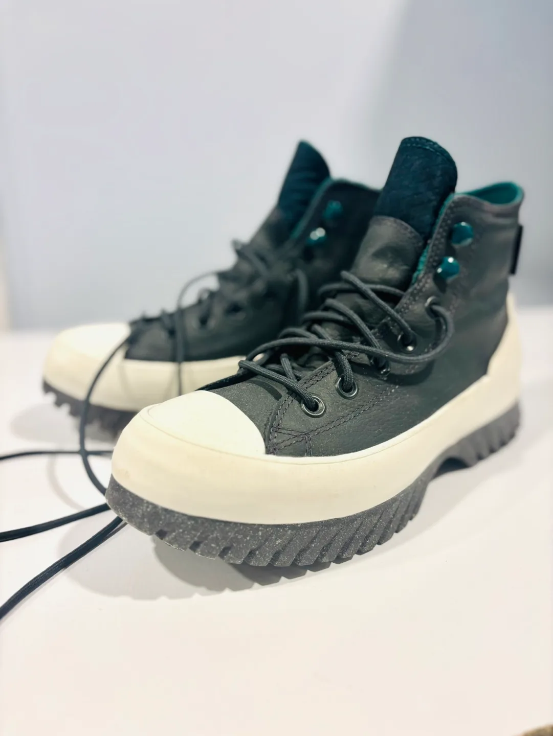 Converse Chuck Taylor All Star 2.0 - Size 6.5 thumbnail