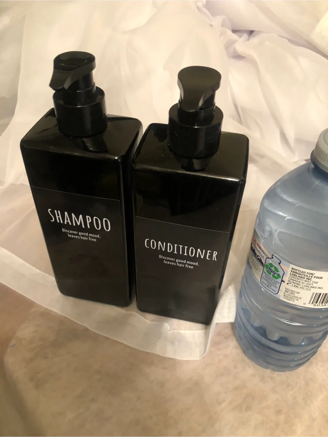 Glass Shelf with Decorative Accents image indicator(6)