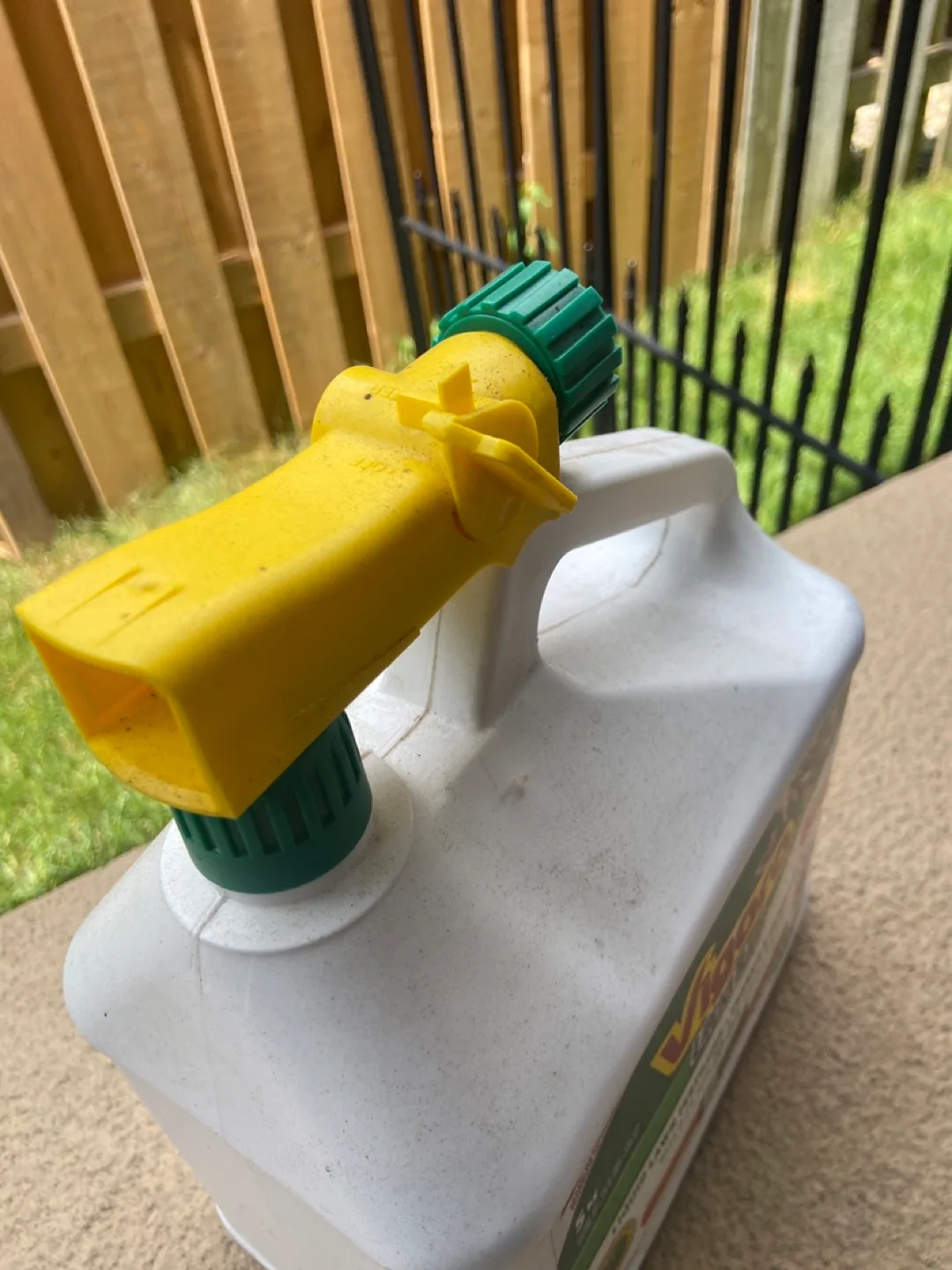 Vigoro Ultra Turf Liquid fertilizer. Sold. image indicator(3)