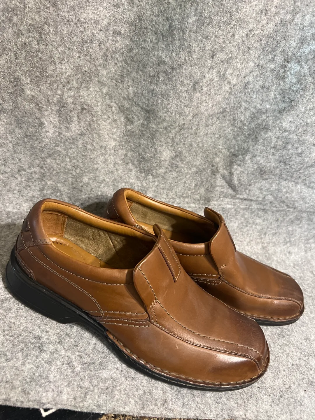 Clarks Collection Men's Brown Leather Loafers - Size 8 image indicator(2)