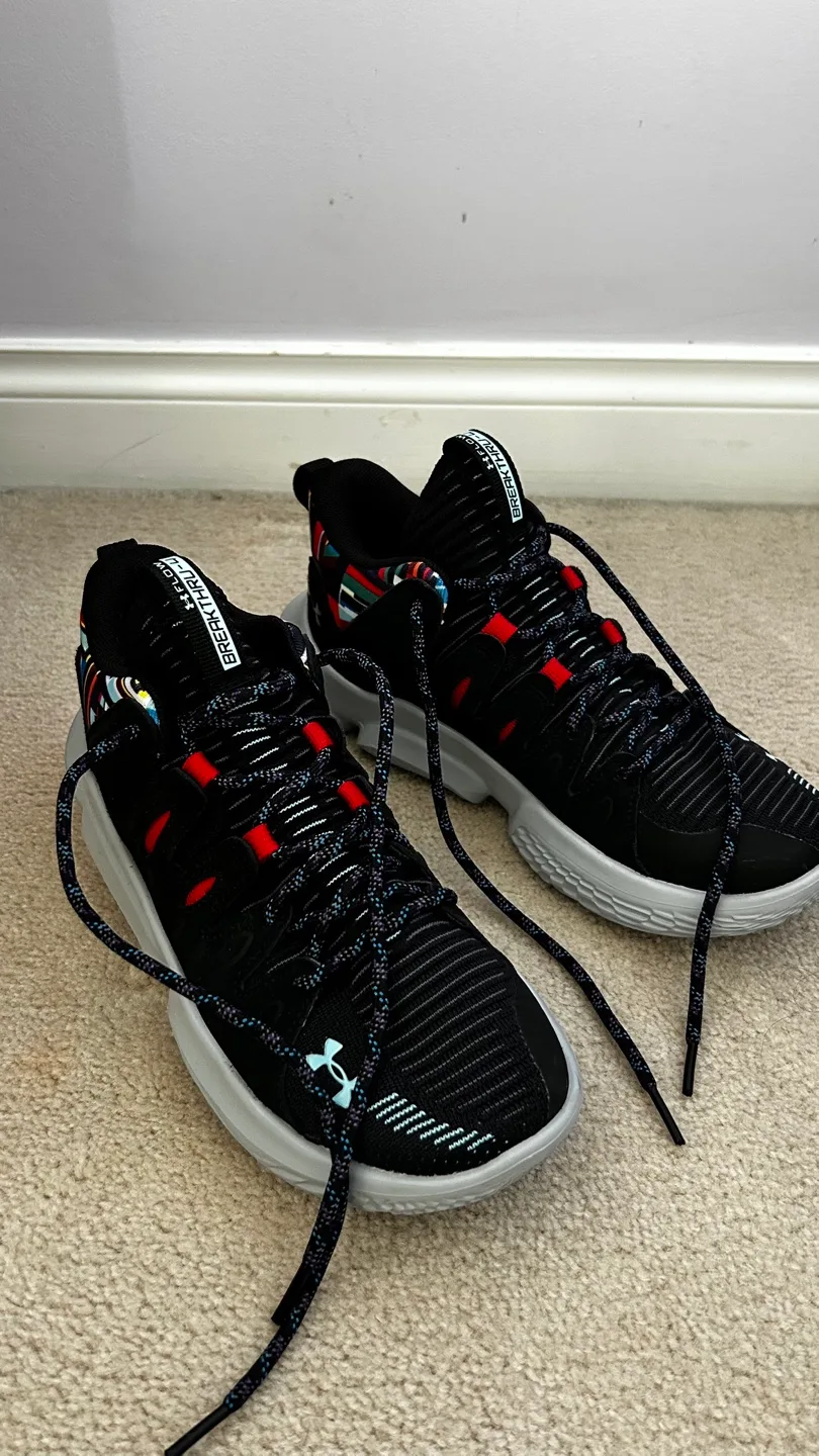 Under Armour Breakthru Basketball Shoes - Size 9 thumbnail