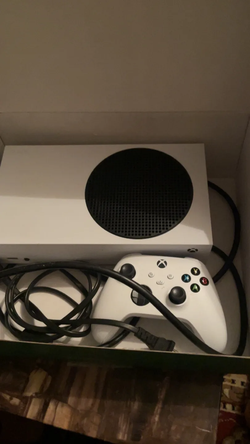 Xbox Series S 512 GB SSD - Like New! image indicator(2)