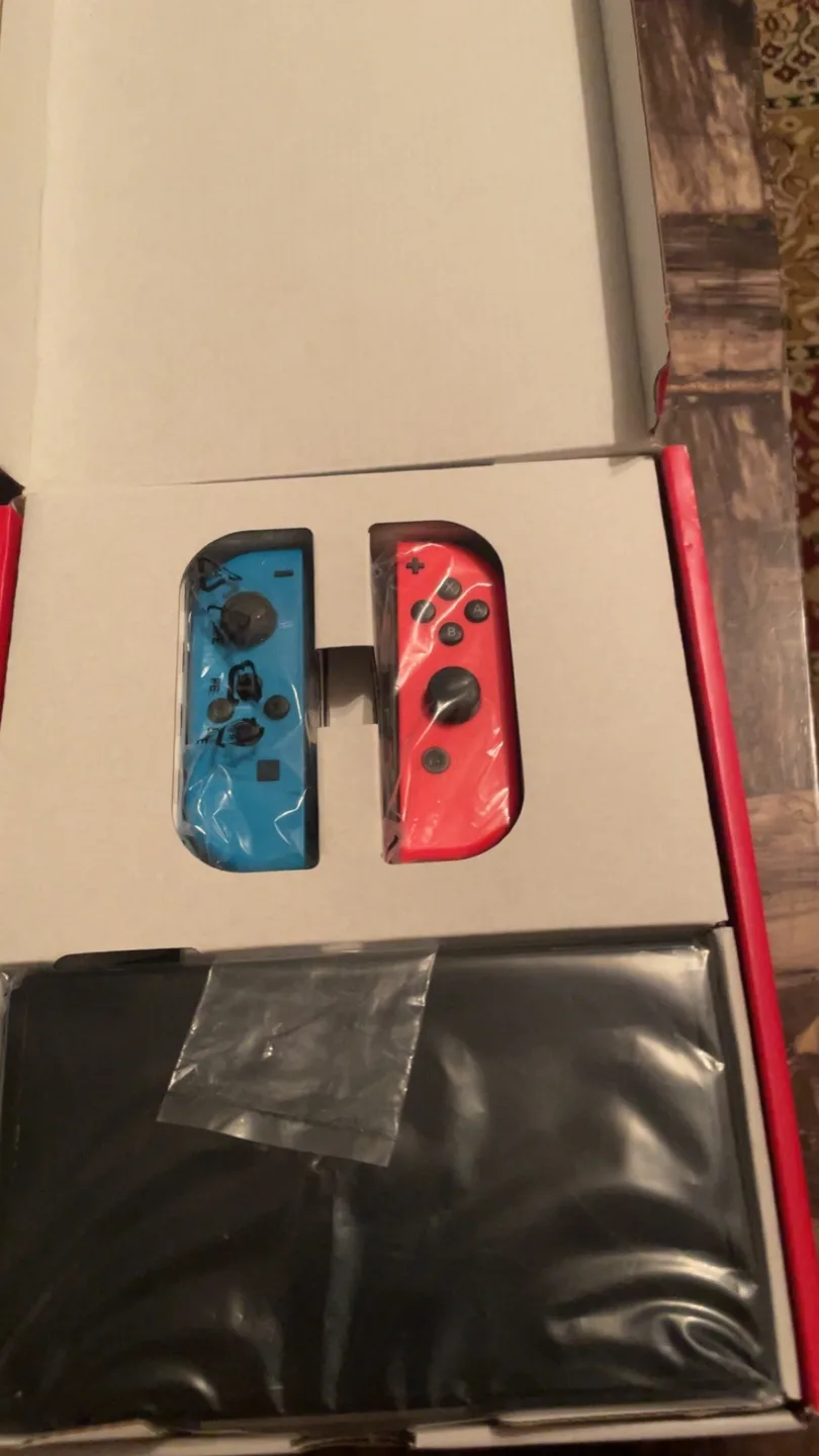 New Nintendo Switch OLED Model - Box Included! image indicator(2)