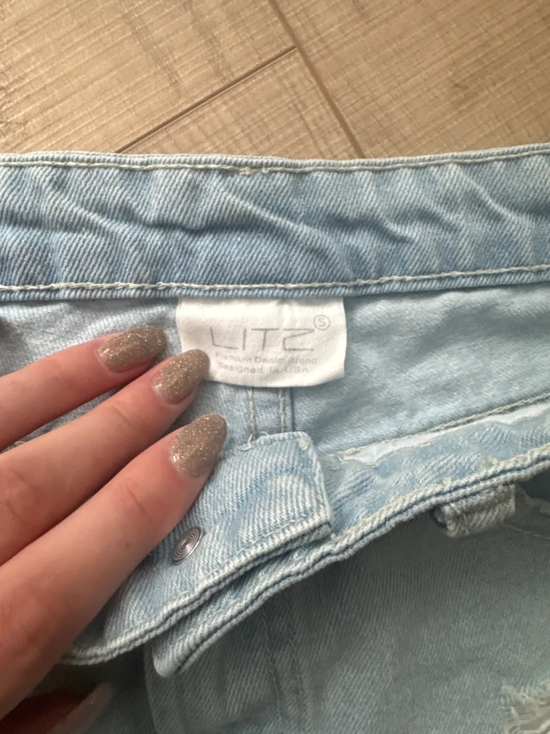 Litz Distressed Denim Shorts - Size S image indicator(4)