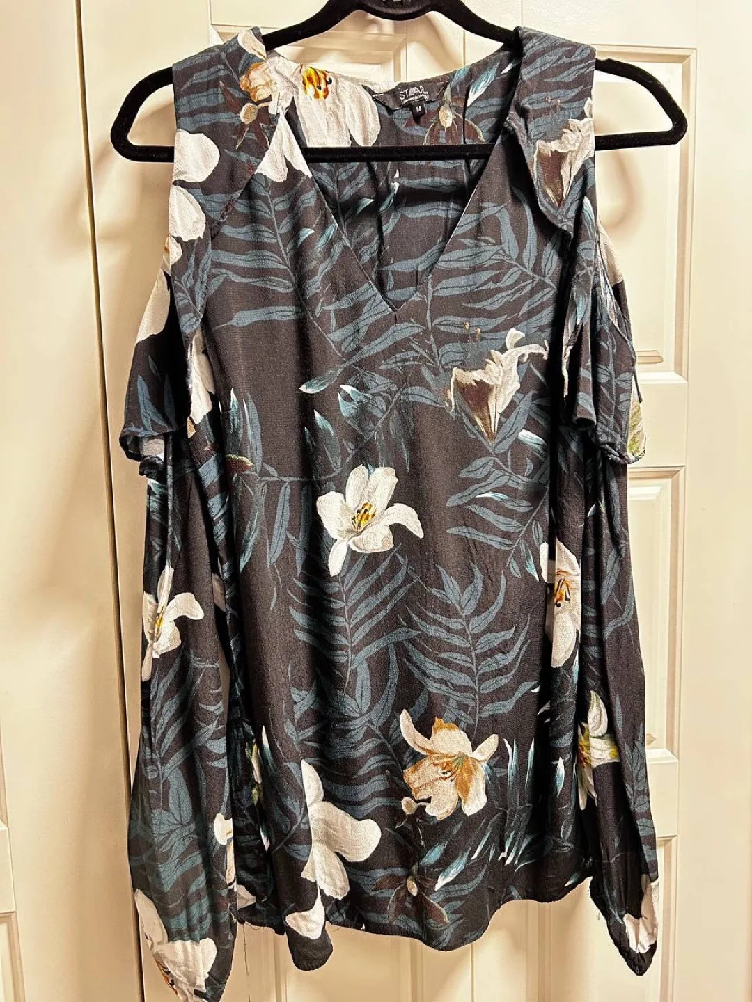 V-Neck Long Sleeve Cold Shoulder Sleeve Shirts size 14 thumbnail
