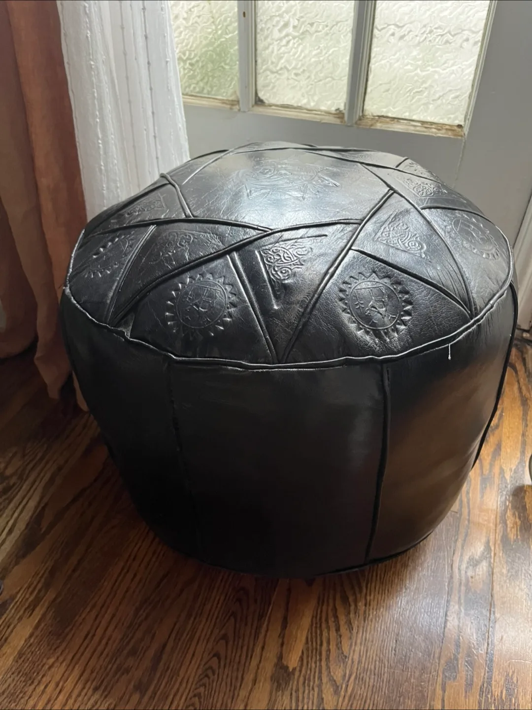 Leather pouf thumbnail