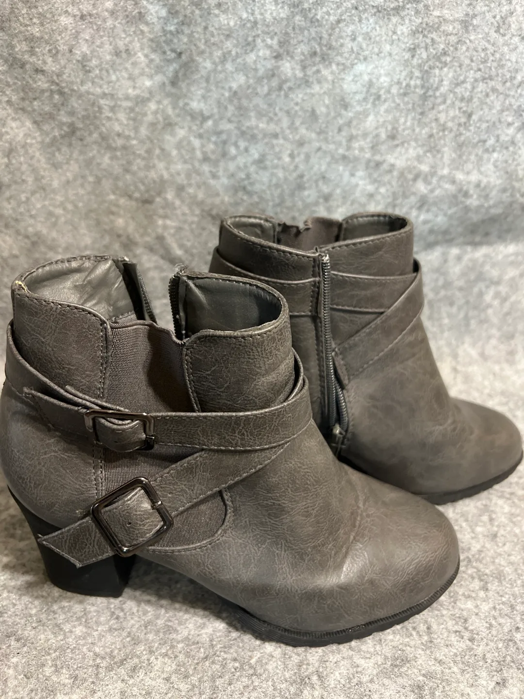 Revamped by Sirens Grey Ankle Boots - Size 7 image indicator(2)