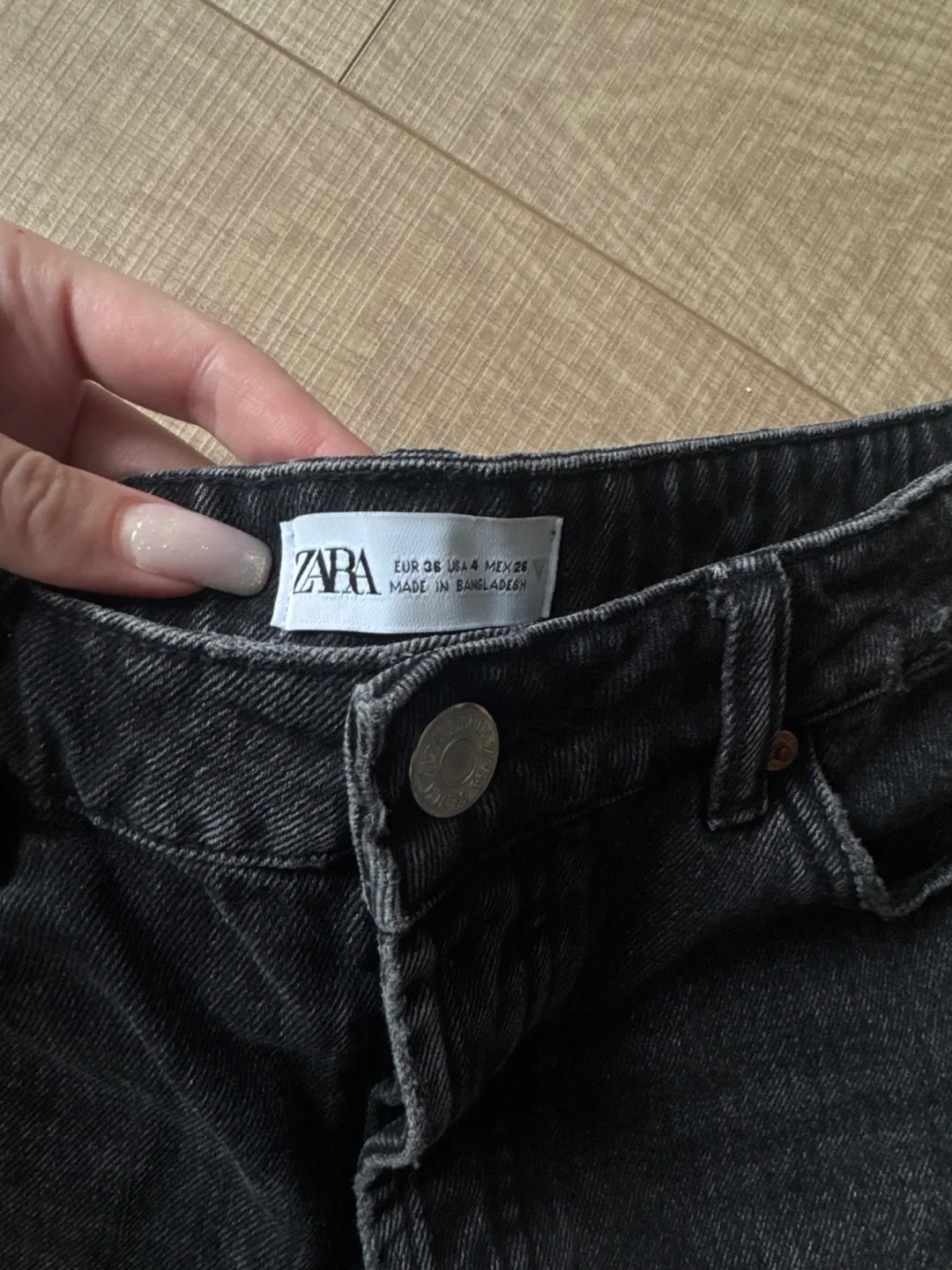 Zara Black Denim Shorts, Size 36 image indicator(2)