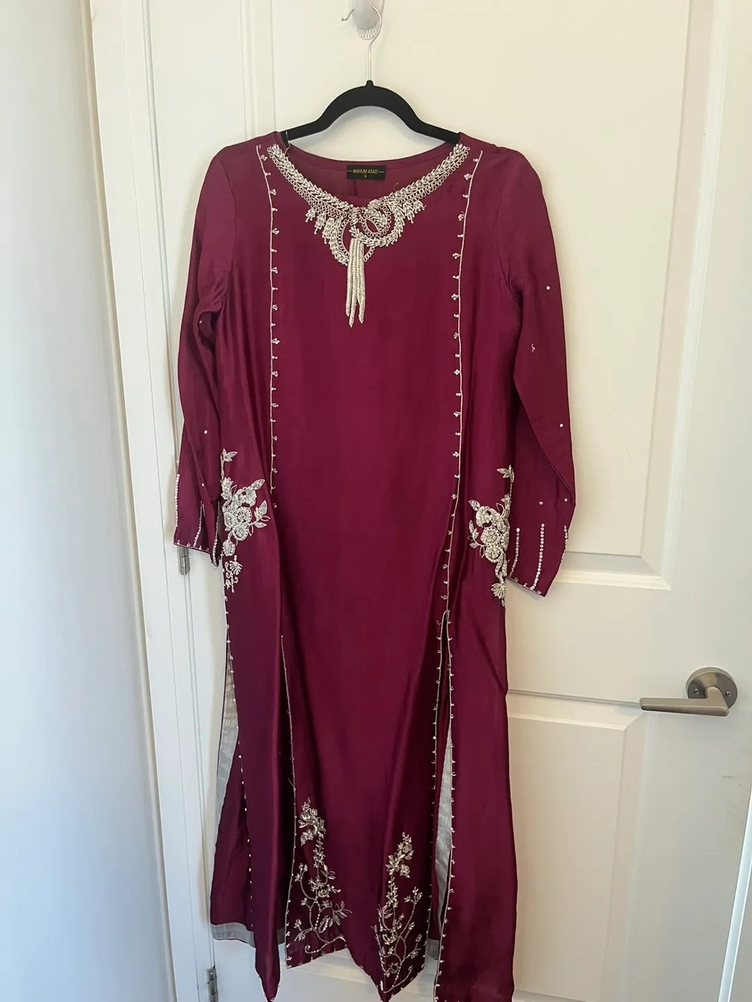 Mahum Asad Maroon Pakistani dress thumbnail