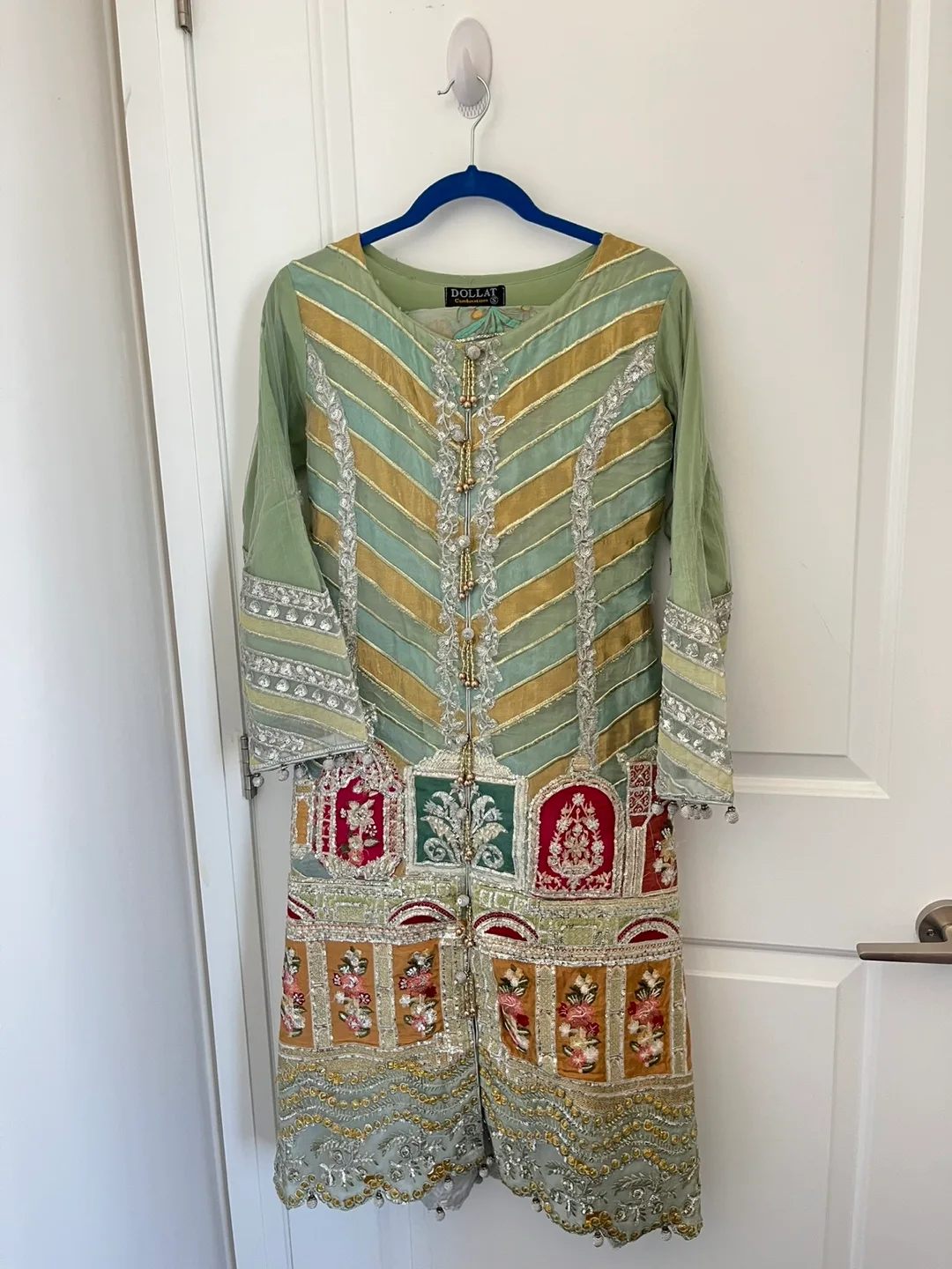 Mint green Pakistani Salwar Kameez thumbnail