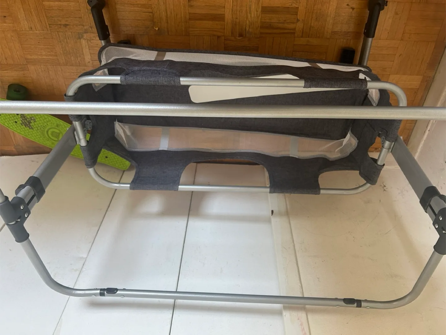 3-in-1 Convertible Bedside Sleeper Crib image indicator(3)