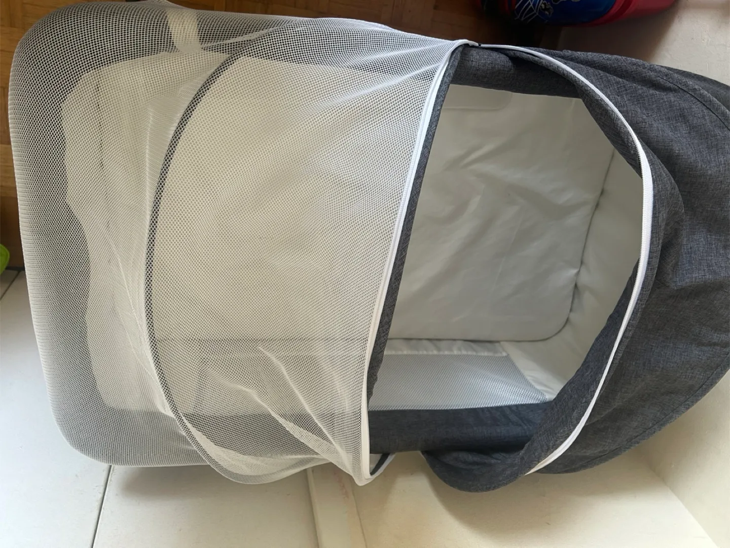 3-in-1 Convertible Bedside Sleeper Crib image indicator(2)