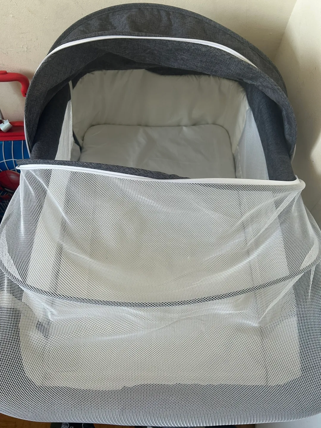 3-in-1 Convertible Bedside Sleeper Crib image indicator(4)