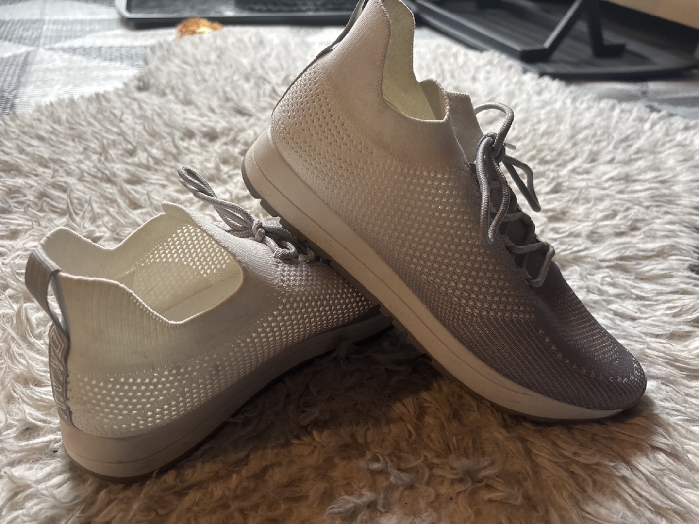 DKNY Women’s Slip On Knit Sneakers sz 9M