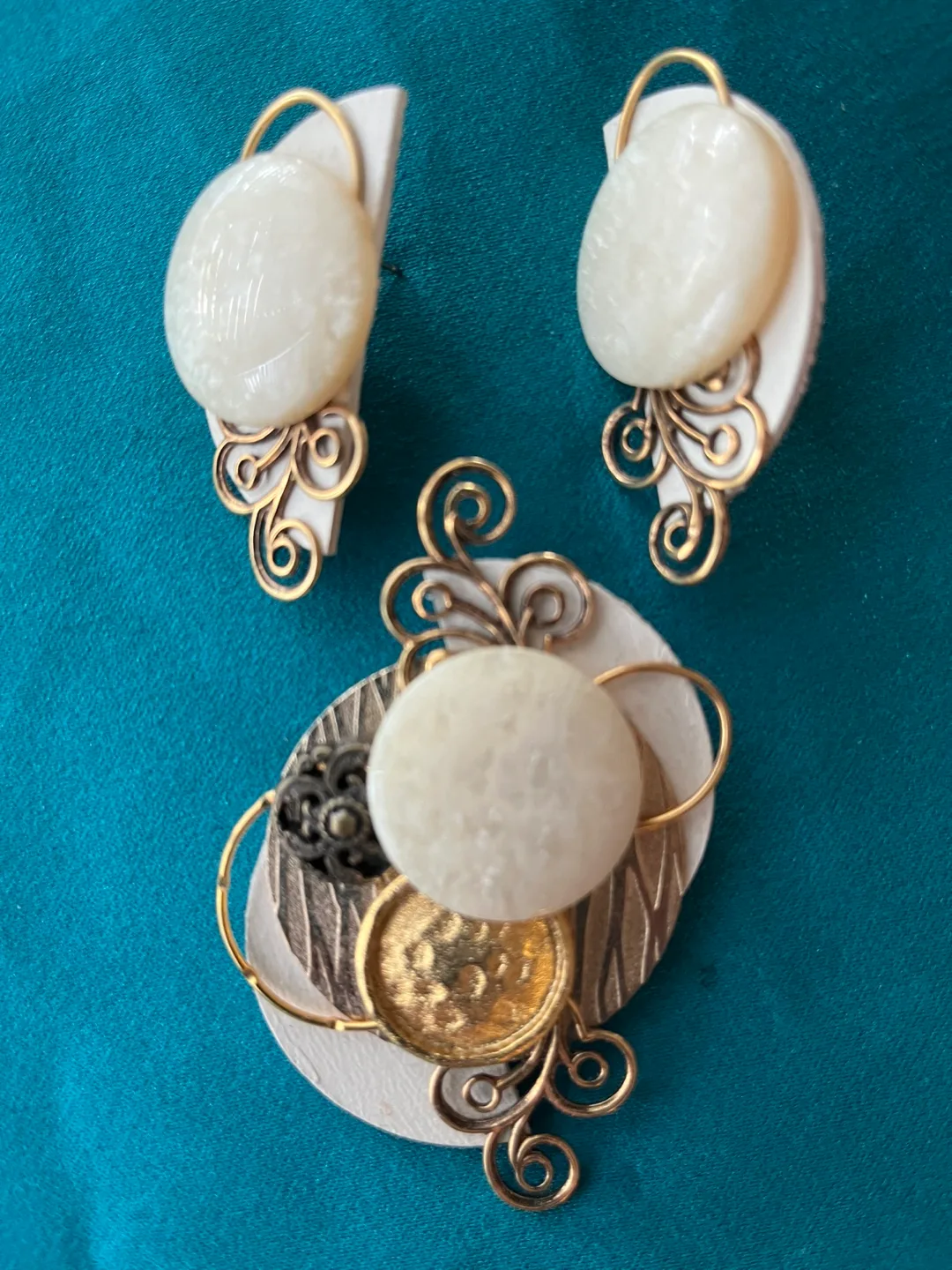 Handcrafted vintage style  Brooch and Clip-on Earrings Set thumbnail