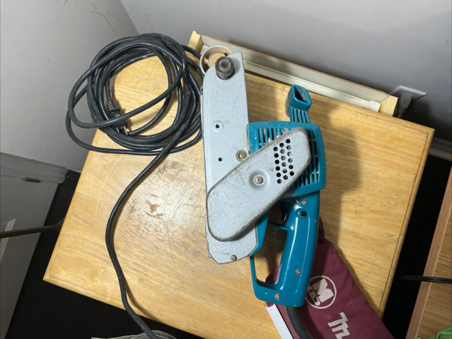 Makita 9924DB Belt Sander - 76 x 610mm thumbnail