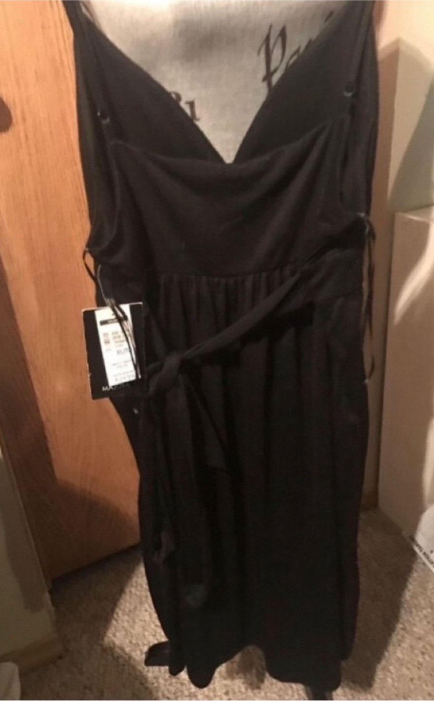 Black v-neck spaghetti strap dress. With padding in chest - photo 2