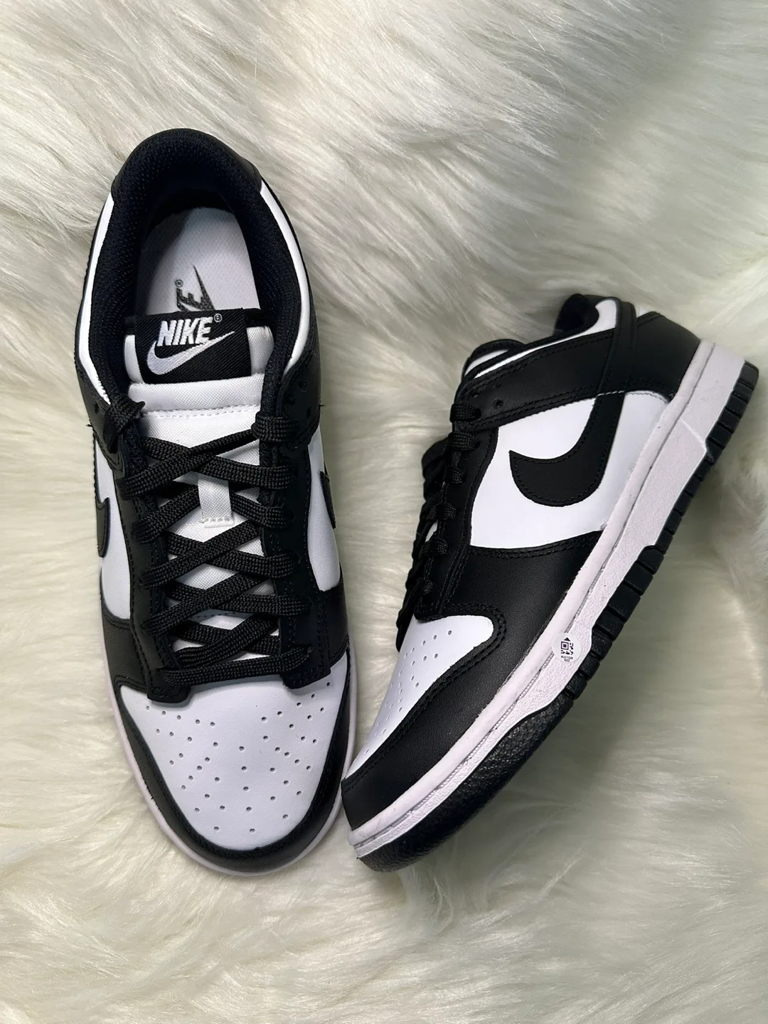 Nike Dunk Low Panda thumbnail