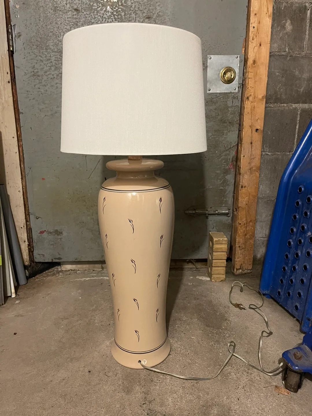 Beige Vase-Shaped Table Lamp thumbnail