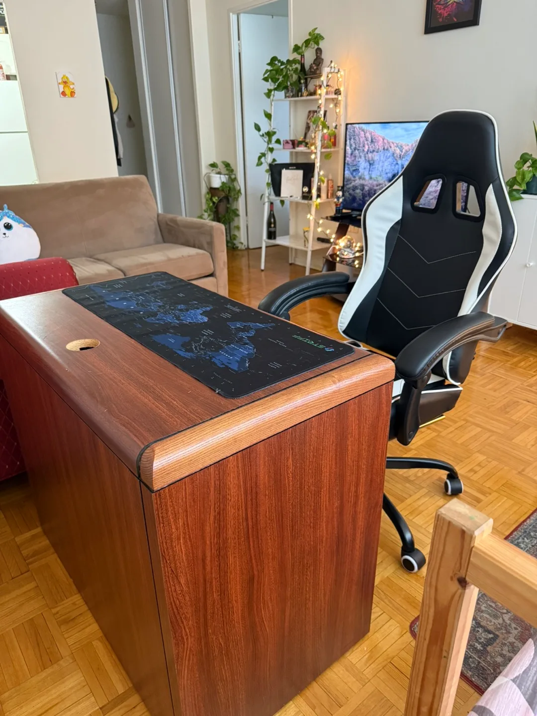 Brand New Black & White Gaming Chair with Wooden Table thumbnail
