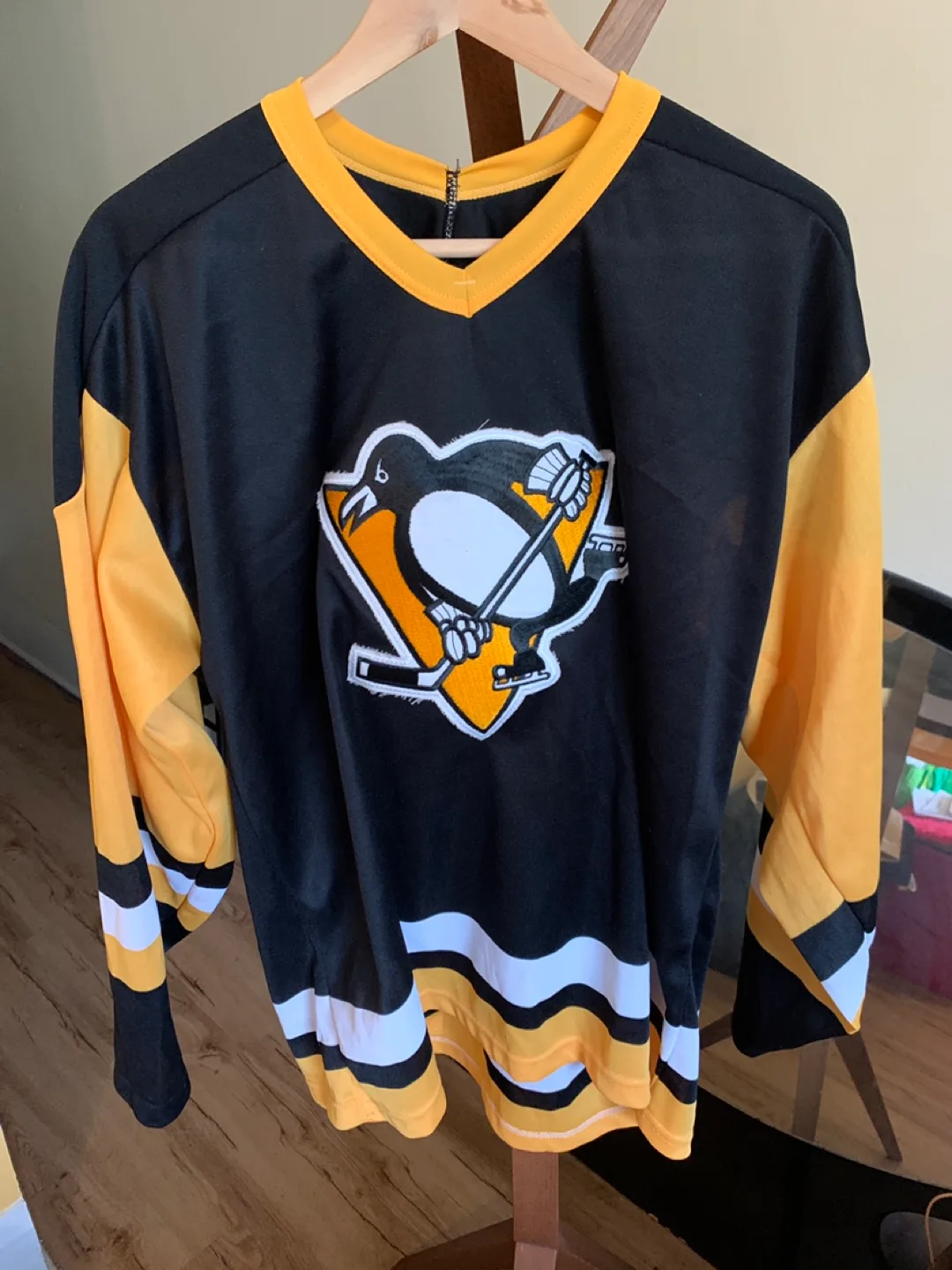 Vintage ‘80s CCM Pittsburgh Penguins Hockey Jersey - Size L thumbnail