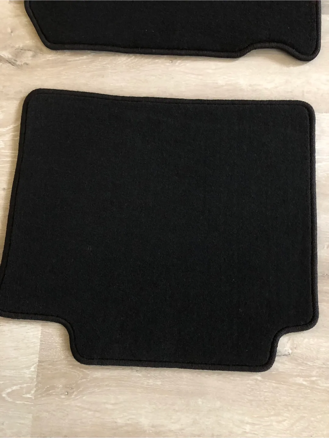 NEW Set Of  Genuine Toyota Camry Floor Mats image indicator(4)