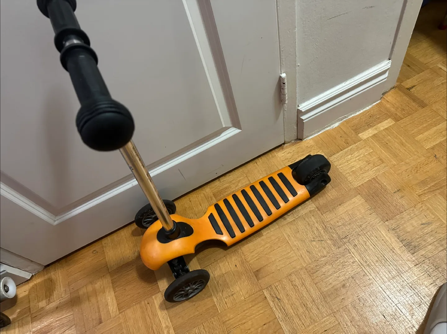 Micro Mini 3-Wheel Kick Scooter thumbnail