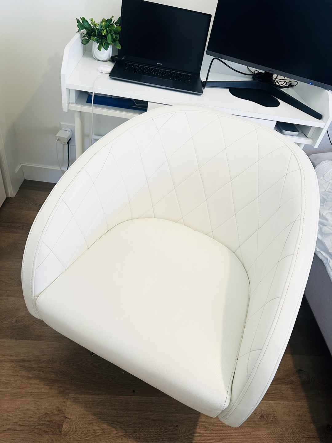 ✨Stylish White Swivel Accent Chair