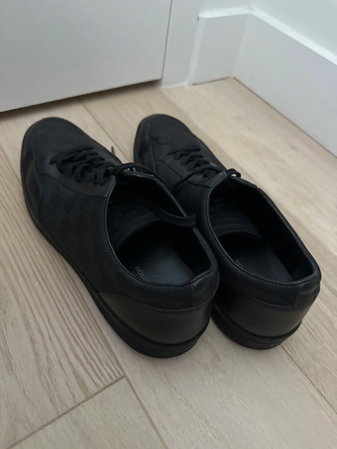 Louis Vuitton Black Leather Sneakers image indicator(2)
