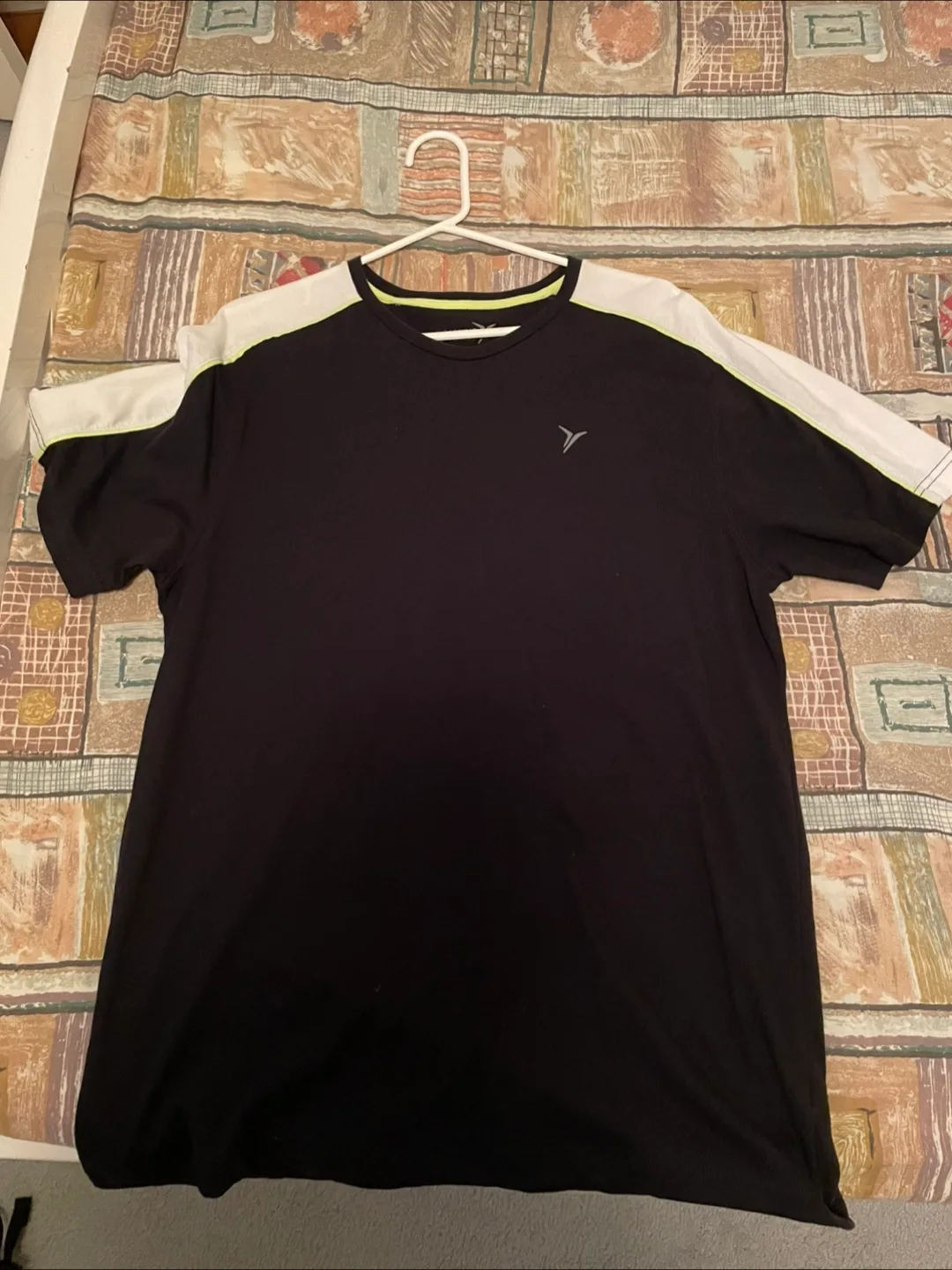 Old Navy Active T-Shirt - Men size L 🍁🇨🇦 thumbnail