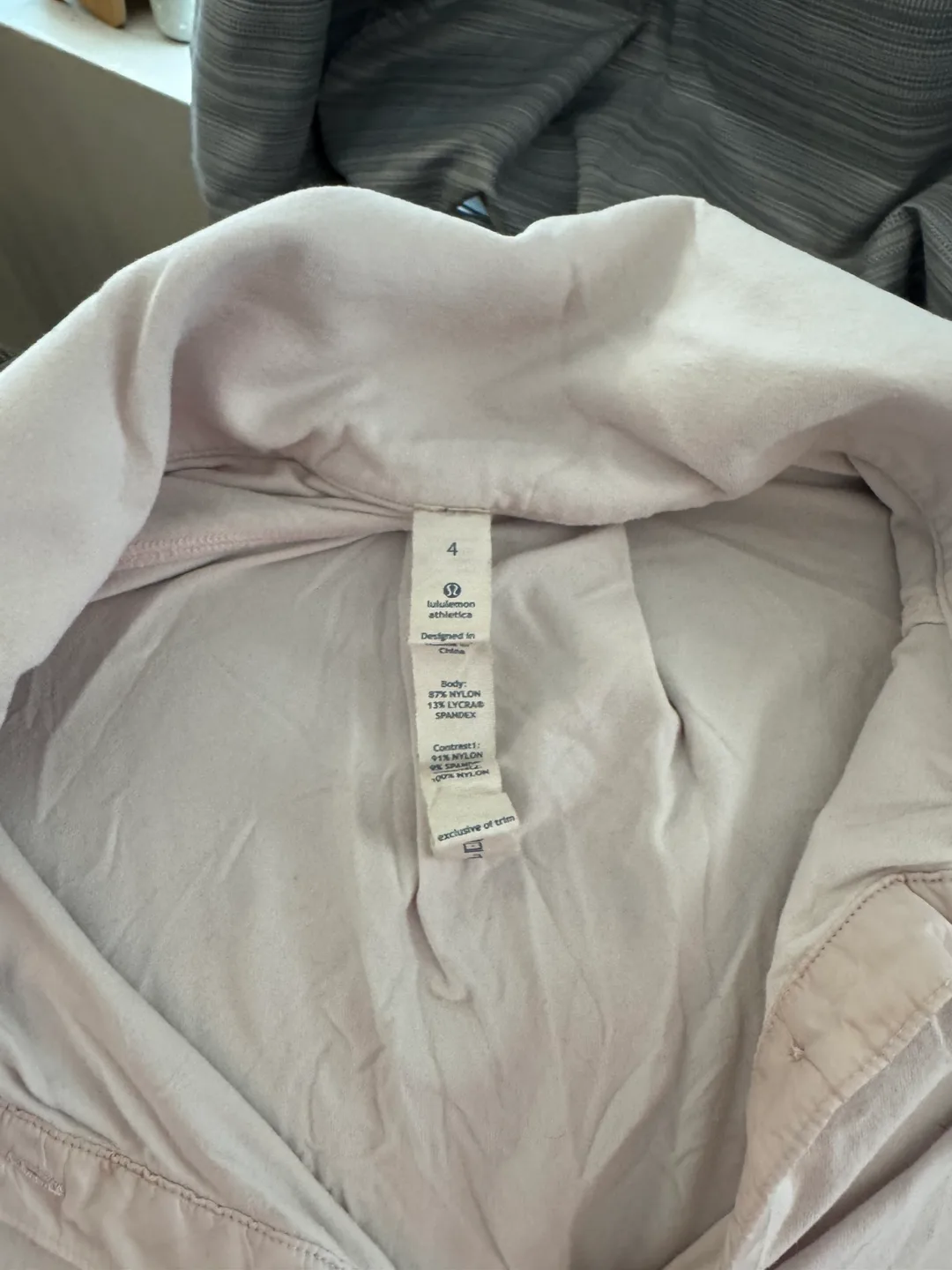 Lululemon Size 4 Top image indicator(2)