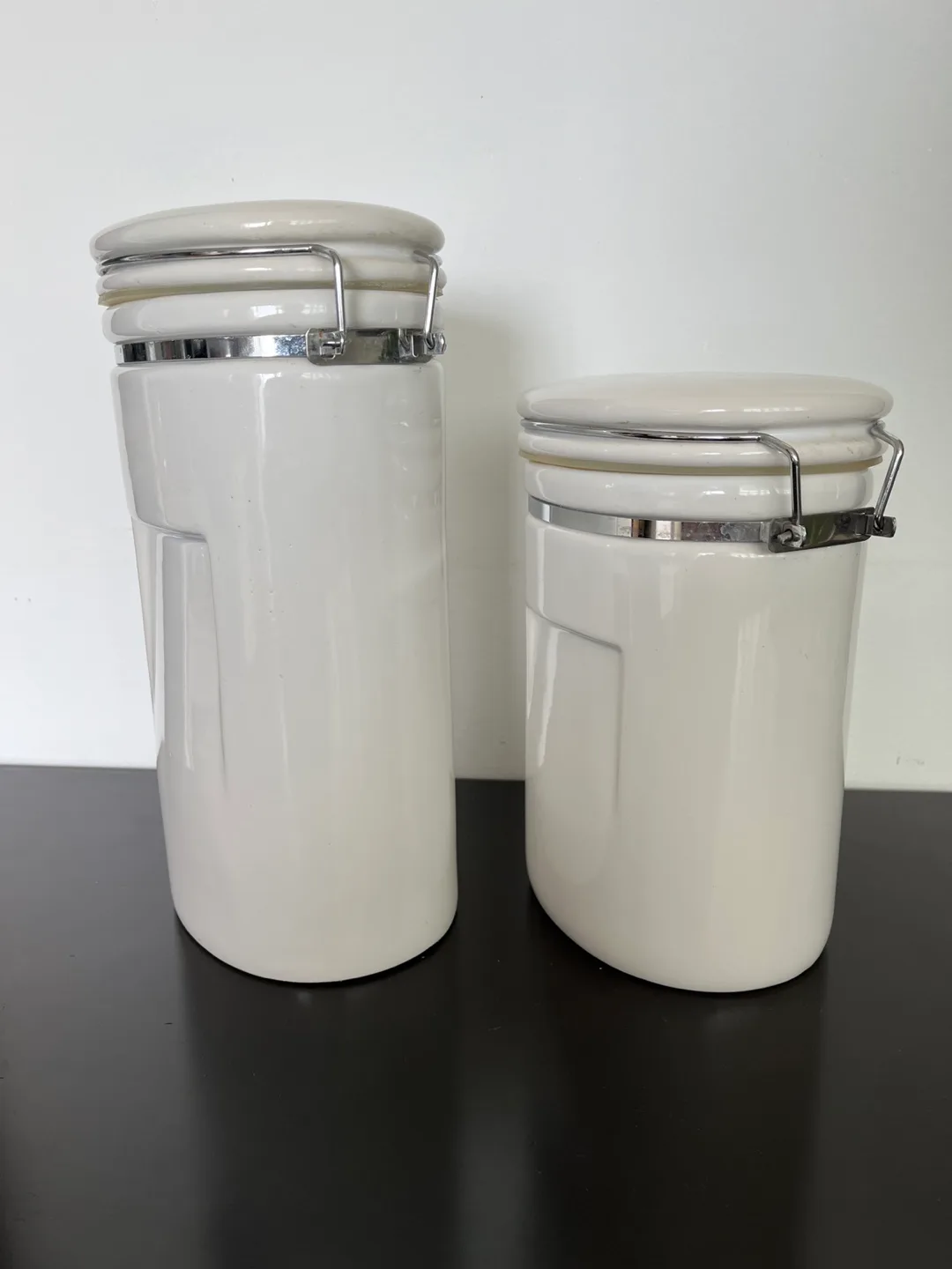 Set of 2 White Ceramic Kitchen Canisters image indicator(4)