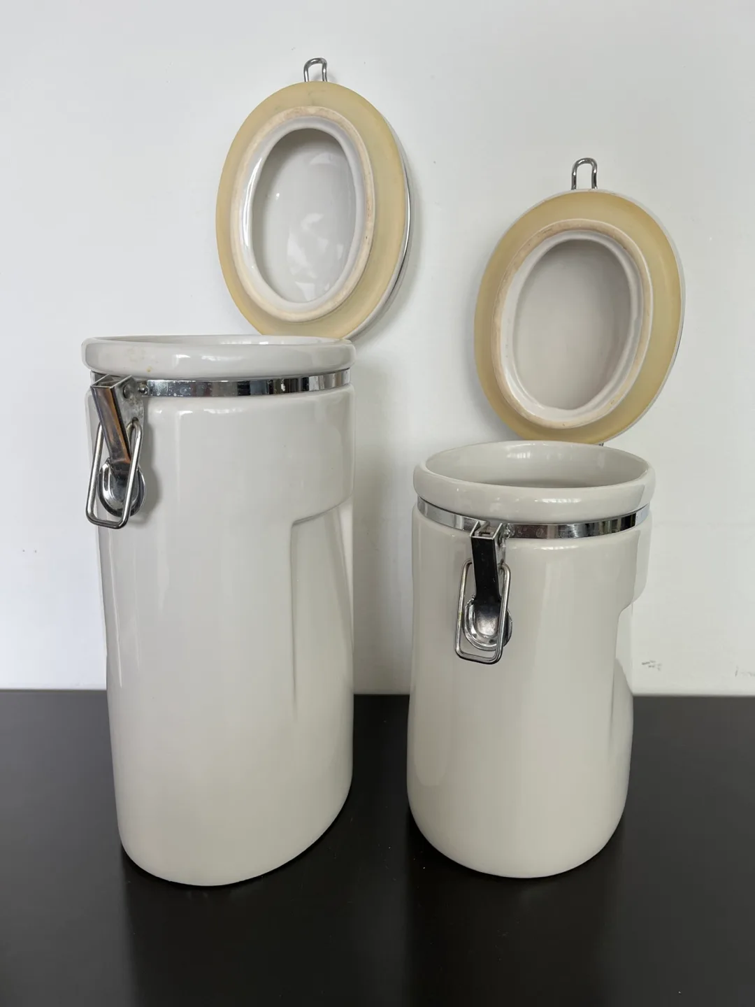 Set of 2 White Ceramic Kitchen Canisters image indicator(5)