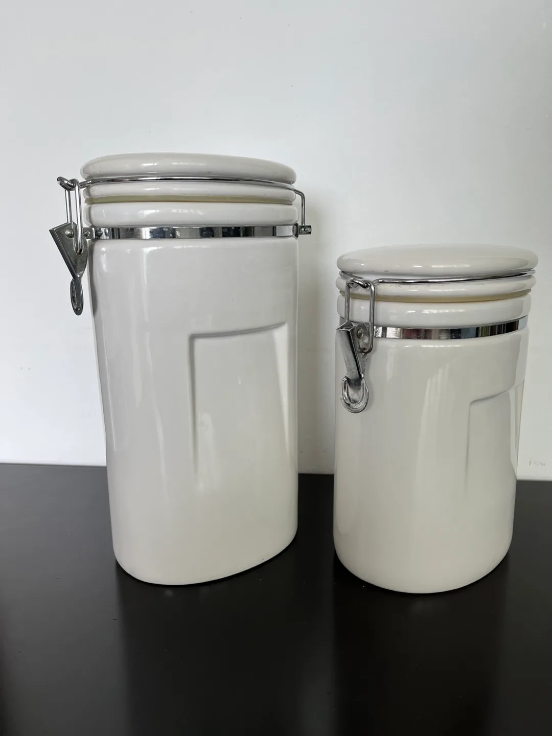 Set of 2 White Ceramic Kitchen Canisters image indicator(3)
