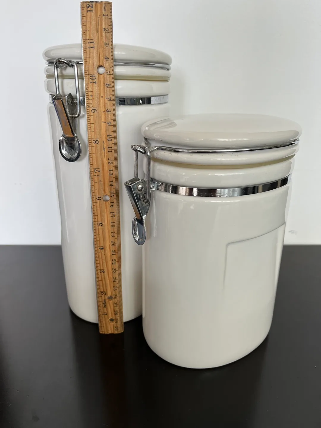 Set of 2 White Ceramic Kitchen Canisters image indicator(7)