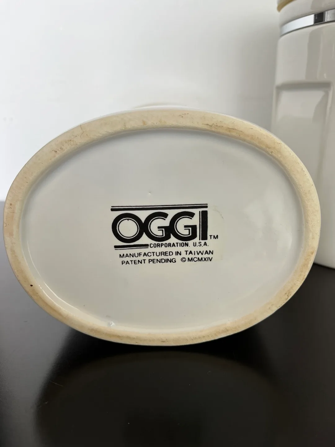 Set of 2 White Ceramic Kitchen Canisters image indicator(8)