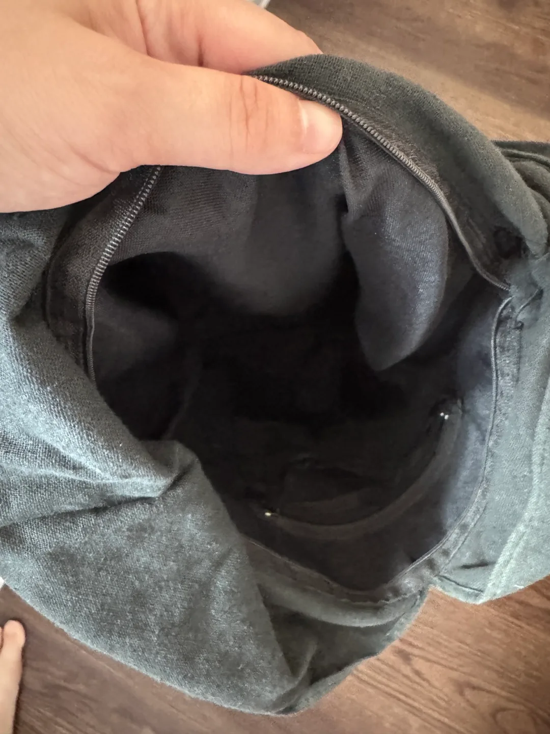 Black Handbag With Ethnic Print image indicator(6)