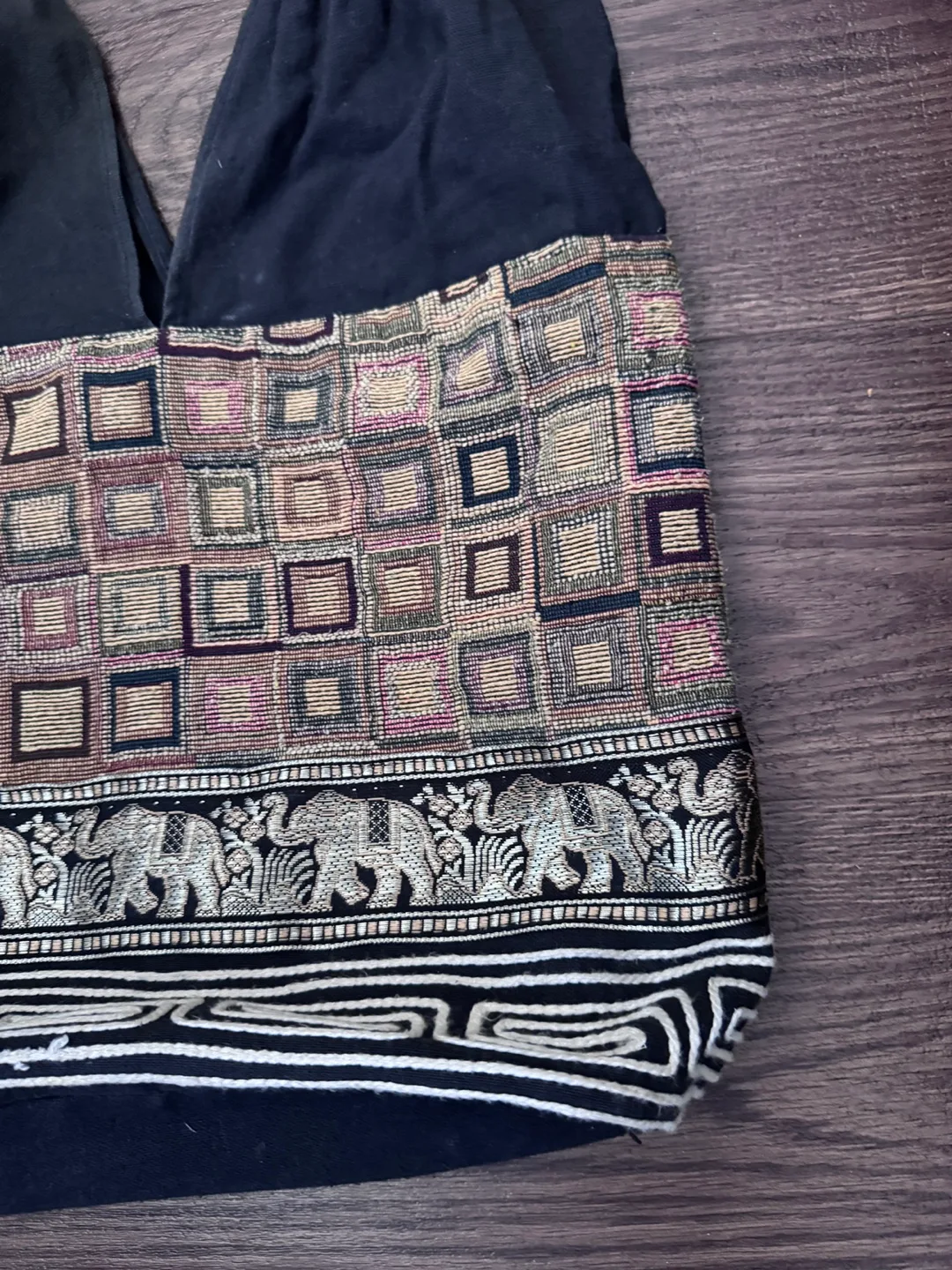 Black Handbag With Ethnic Print image indicator(4)