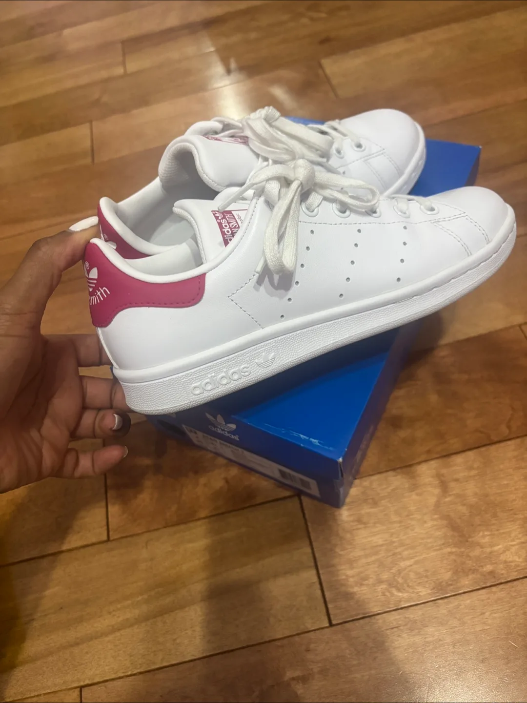 Adidas Stan Smith J - Size 4 thumbnail