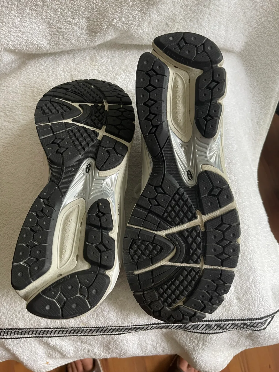 New Balance 2002RQ Sneakers - Size 11 image indicator(5)