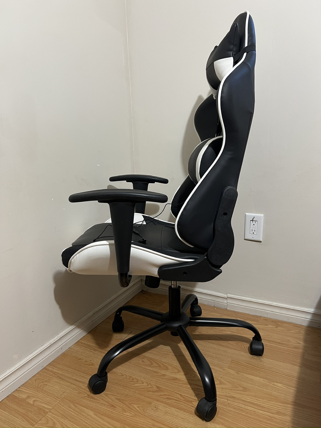 Black and White Gaming Chair - photo 5