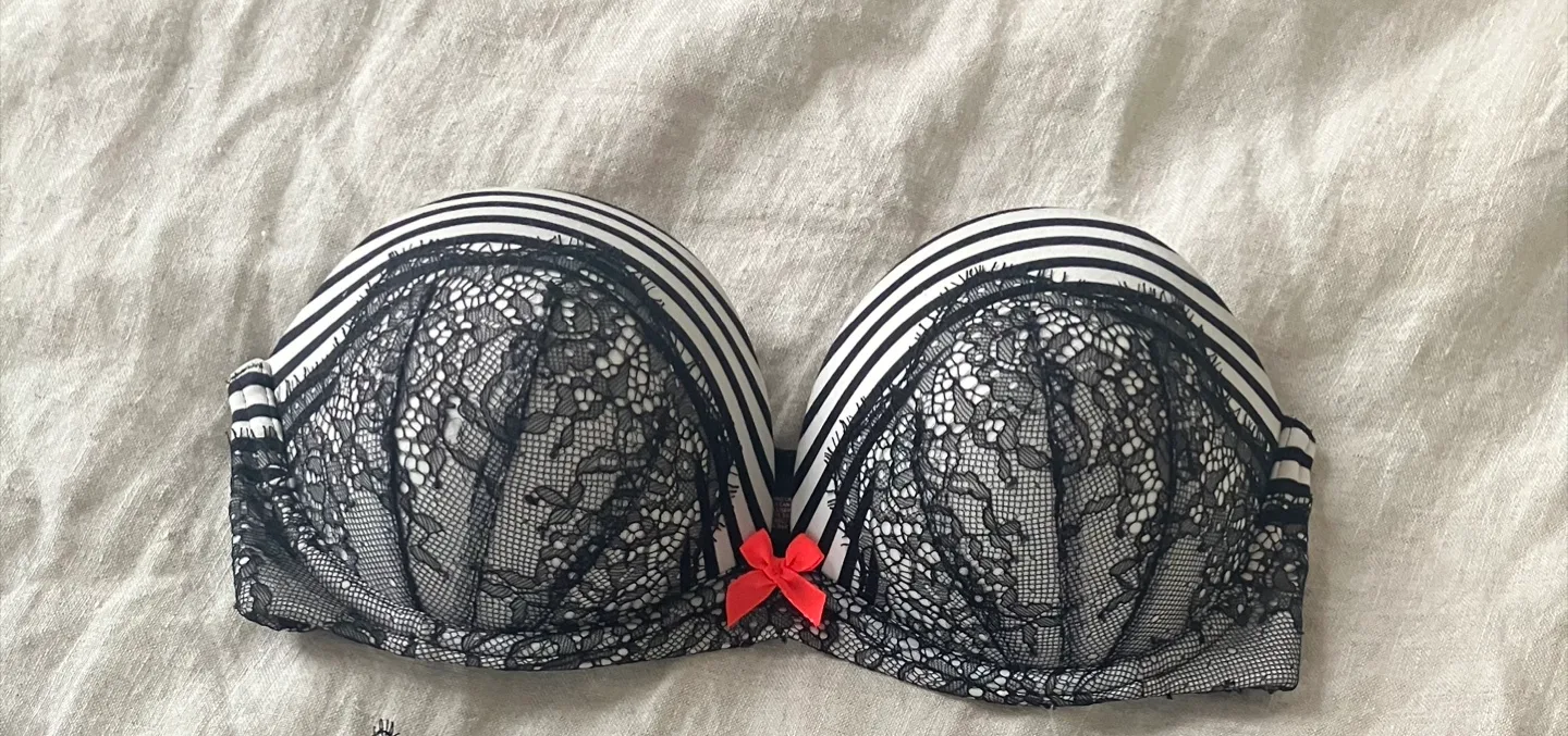 Victoria's Secret Very Sexy Strapless Bra 32C thumbnail