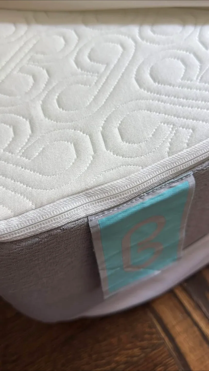 Queen Mattress - memory foam thumbnail